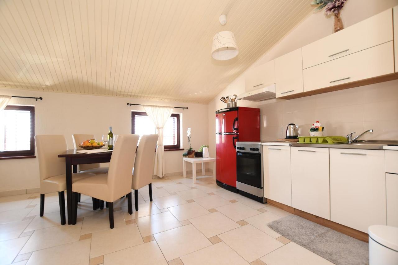Apartments Deak Πόρετς Εξωτερικό φωτογραφία