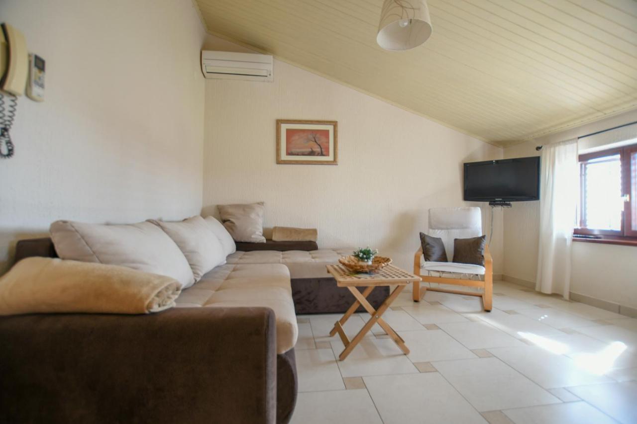 Apartments Deak Πόρετς Εξωτερικό φωτογραφία